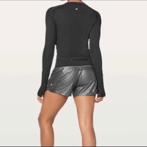 Lululemon Run Times Short II 4" Silver Luminosity Foil - Picture 11 of 11